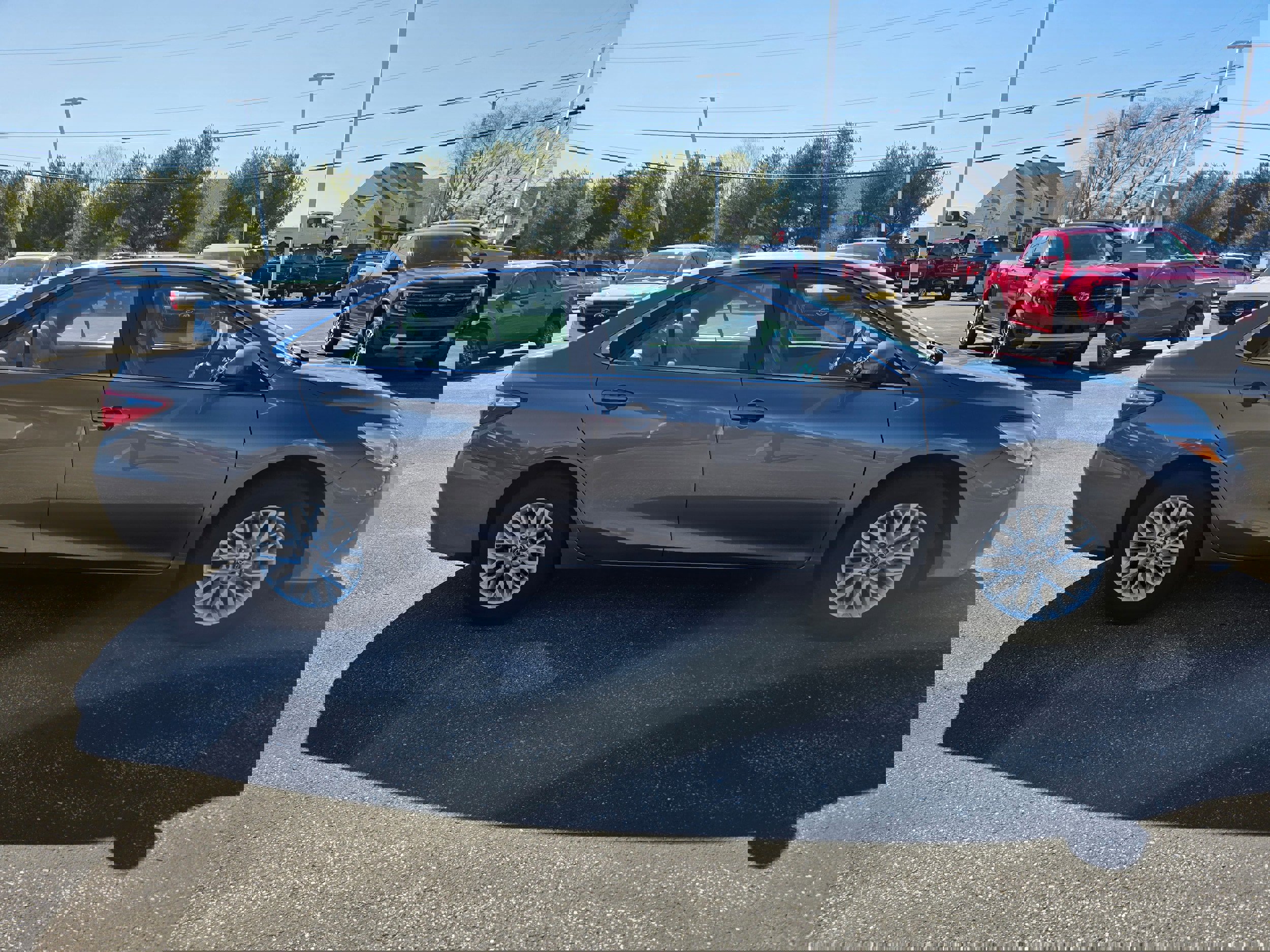 Used 2016 Toyota Camry LE image 5