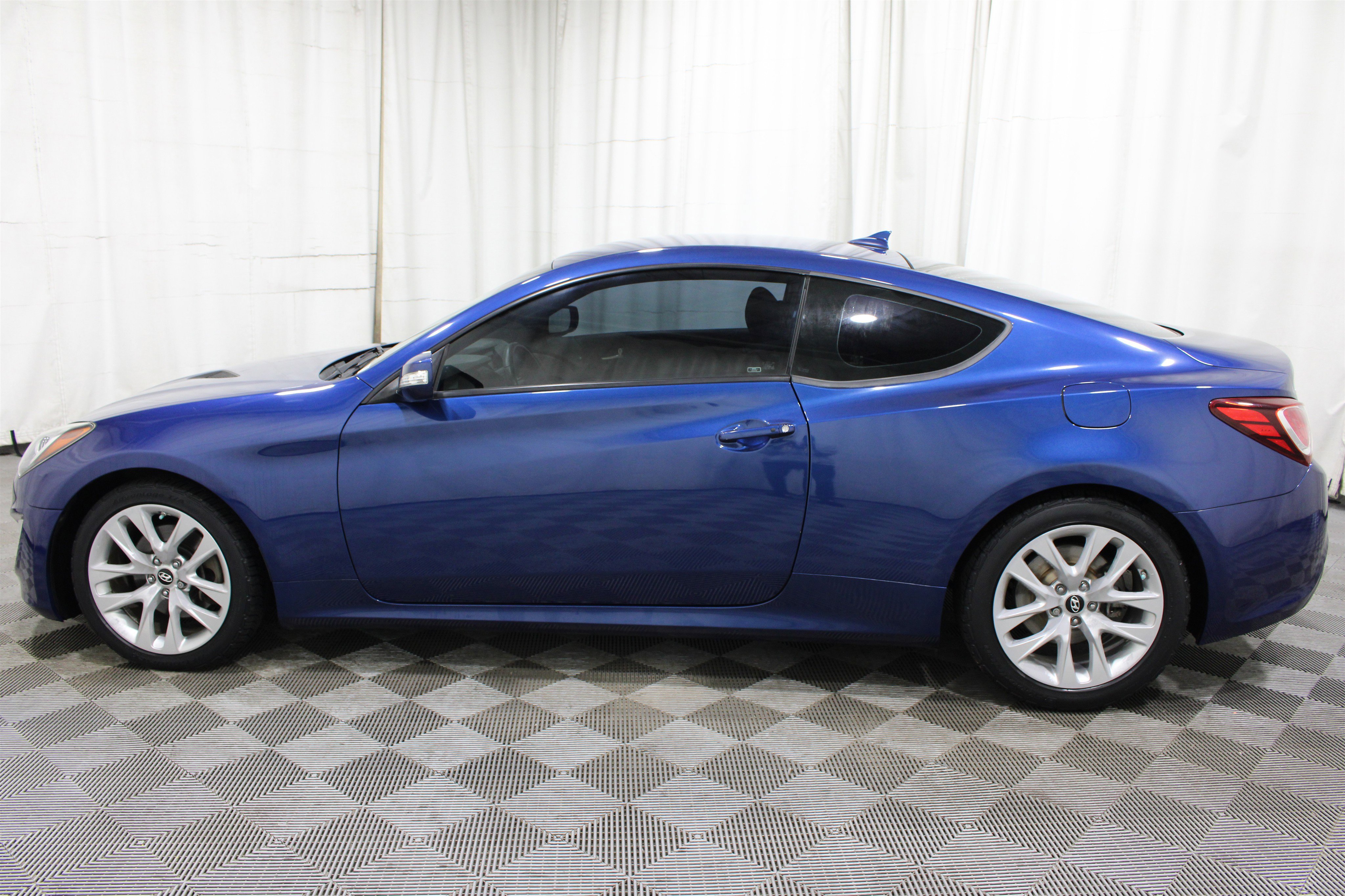 Used 2015 Hyundai Genesis 3.8 RWD image 30