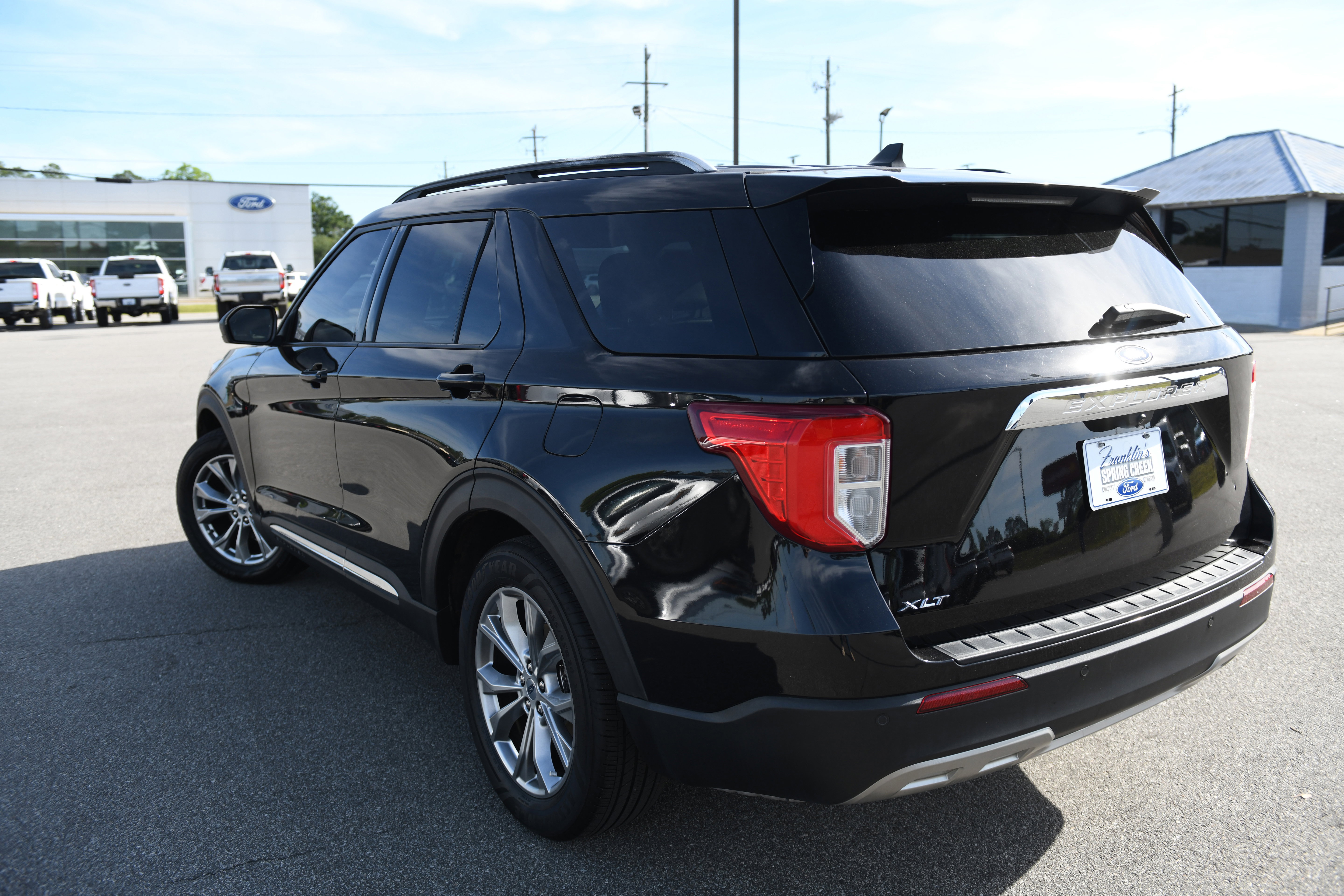 Used 2021 Ford Explorer XLT w/ Equipment Group 202A RWD image 8