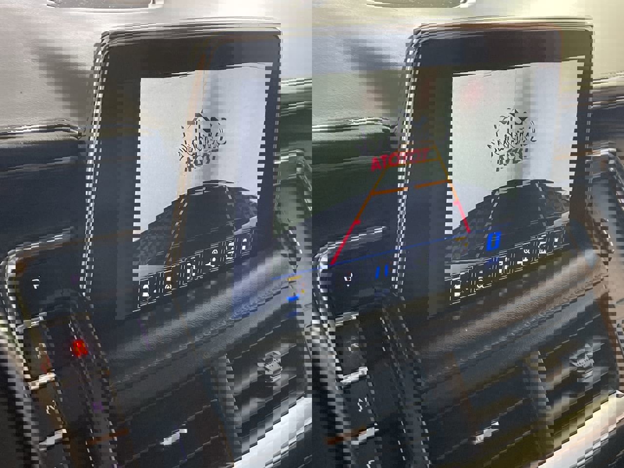 Used 2022 Chevrolet Suburban Z71 w/ Luxury Package image 18