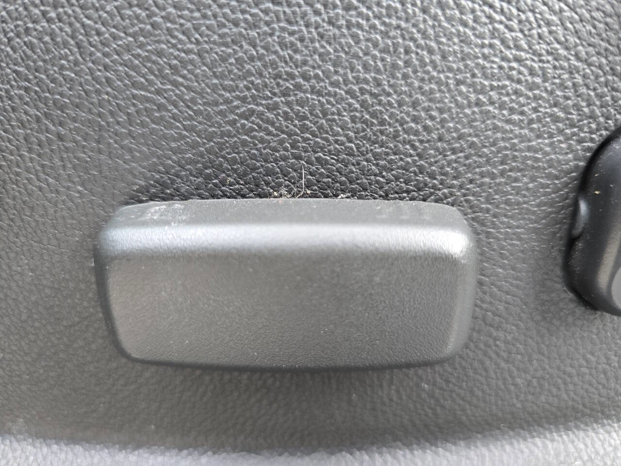 Used 2018 GMC Canyon SLT w/ Driver Alert Package image 18