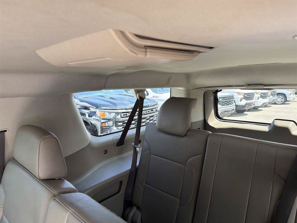 Used 2020 Chevrolet Suburban LT RWD image 10