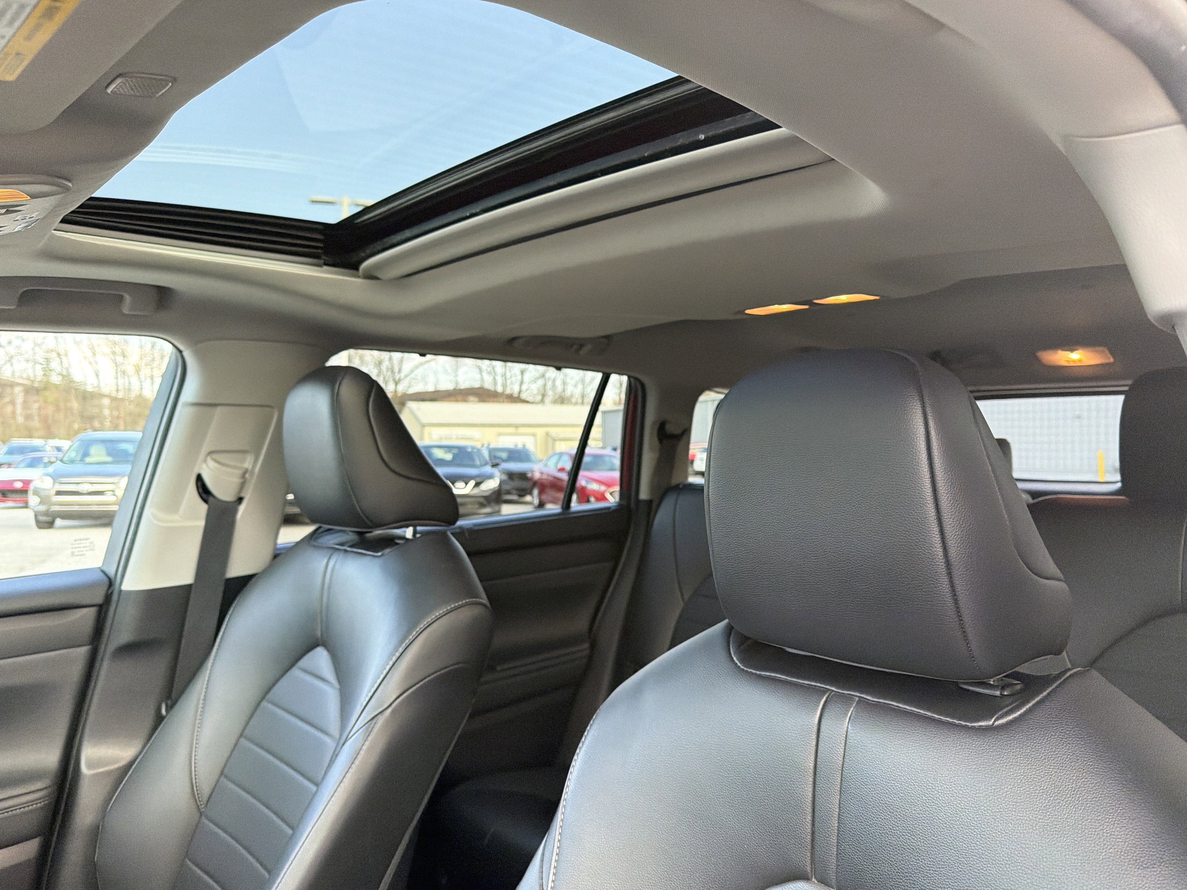 Used 2023 Toyota Highlander XLE AWD/4WD image 14