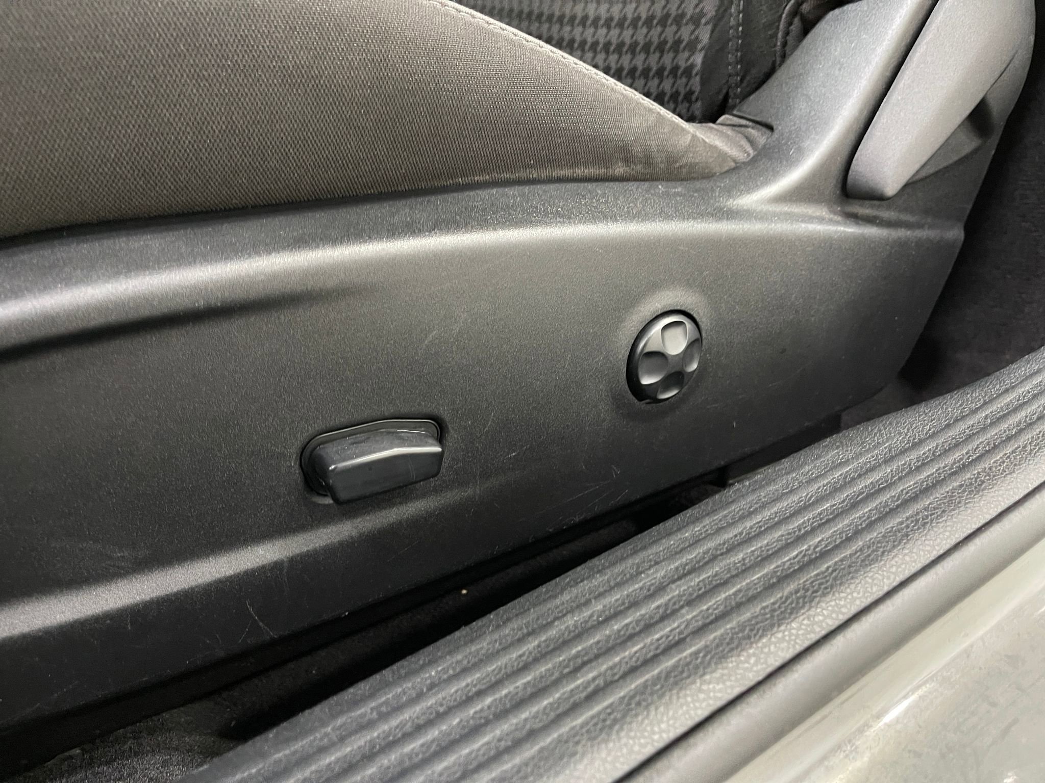 Used 2017 Dodge Challenger R/T w/ Driver Convenience Group image 16