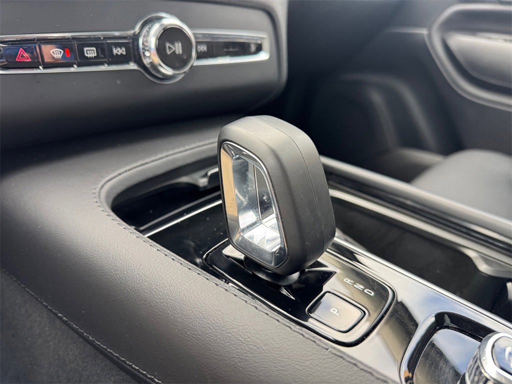 Certified 2024 Volvo XC90 B5 Core w/ Protection Package Premier image 16