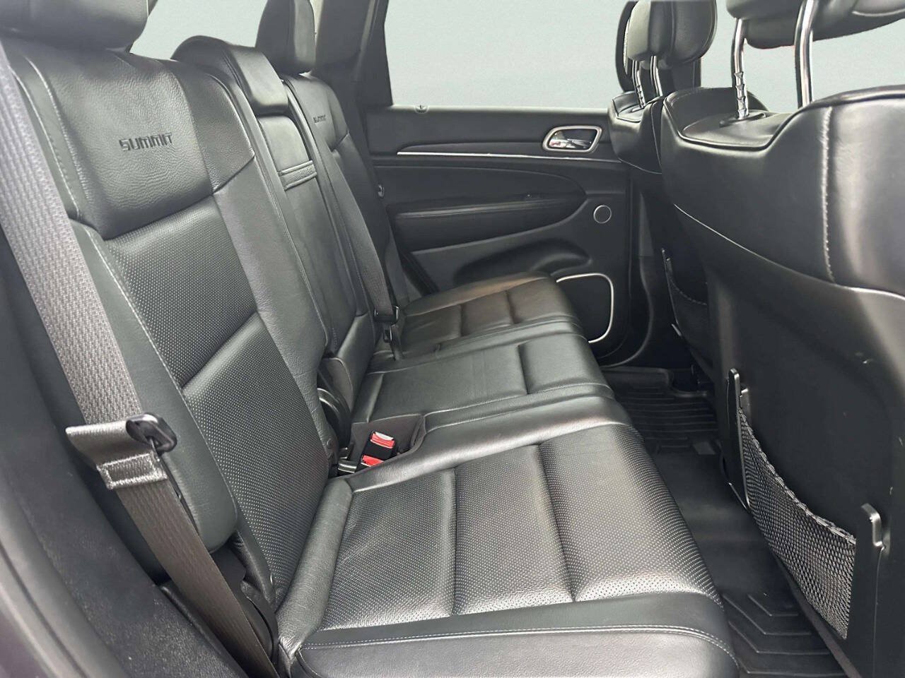Used 2018 Jeep Grand Cherokee Summit w/ Platinum Series Group AWD/4WD image 17