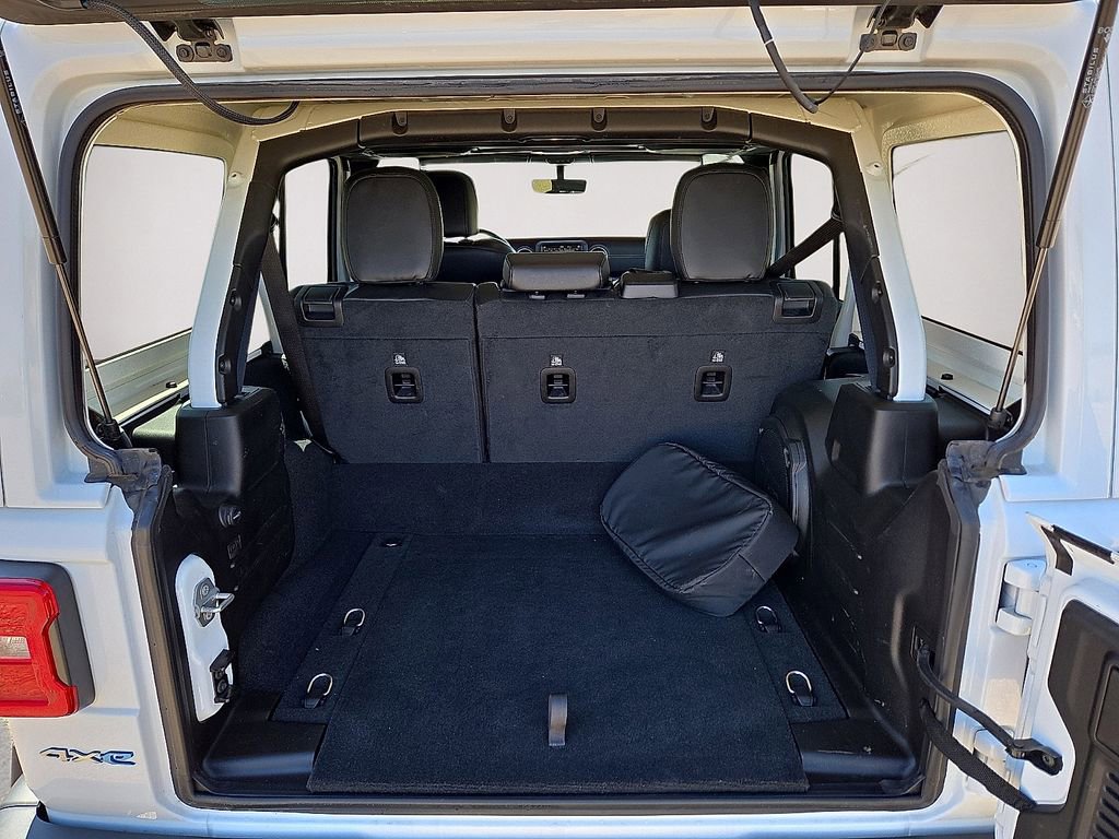Used 2023 Jeep Wrangler Unlimited Sahara AWD/4WD image 13