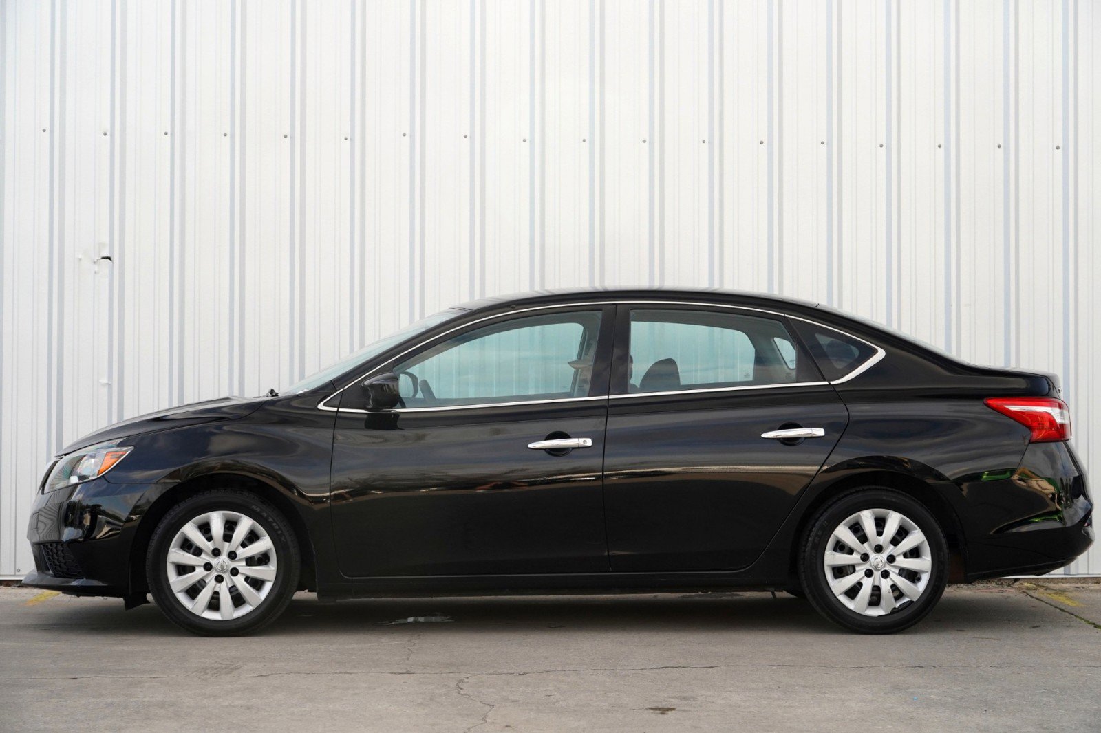 Used 2018 Nissan Sentra S image 8