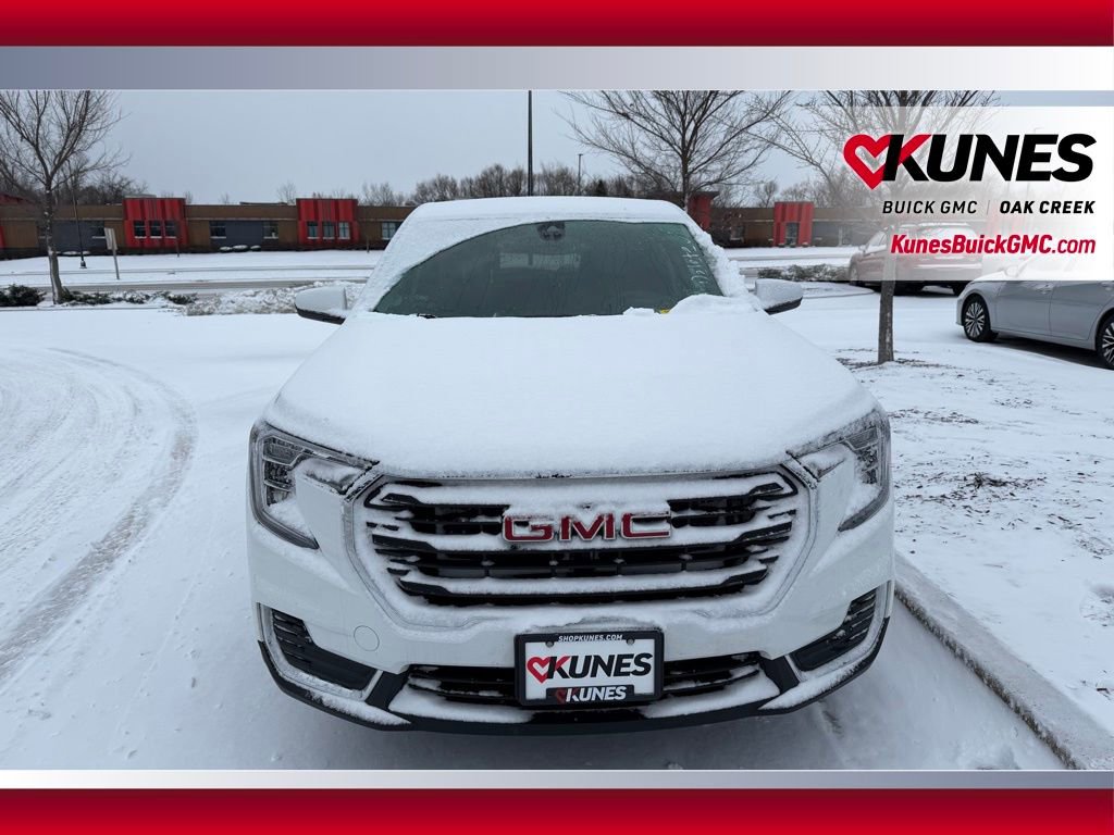 Used 2024 GMC Terrain SLE image 3