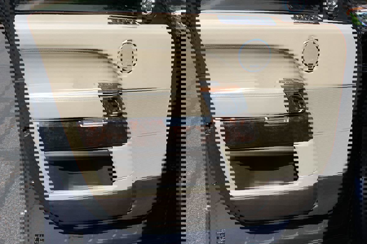 Used 2016 Land Rover Range Rover Supercharged AWD/4WD image 13