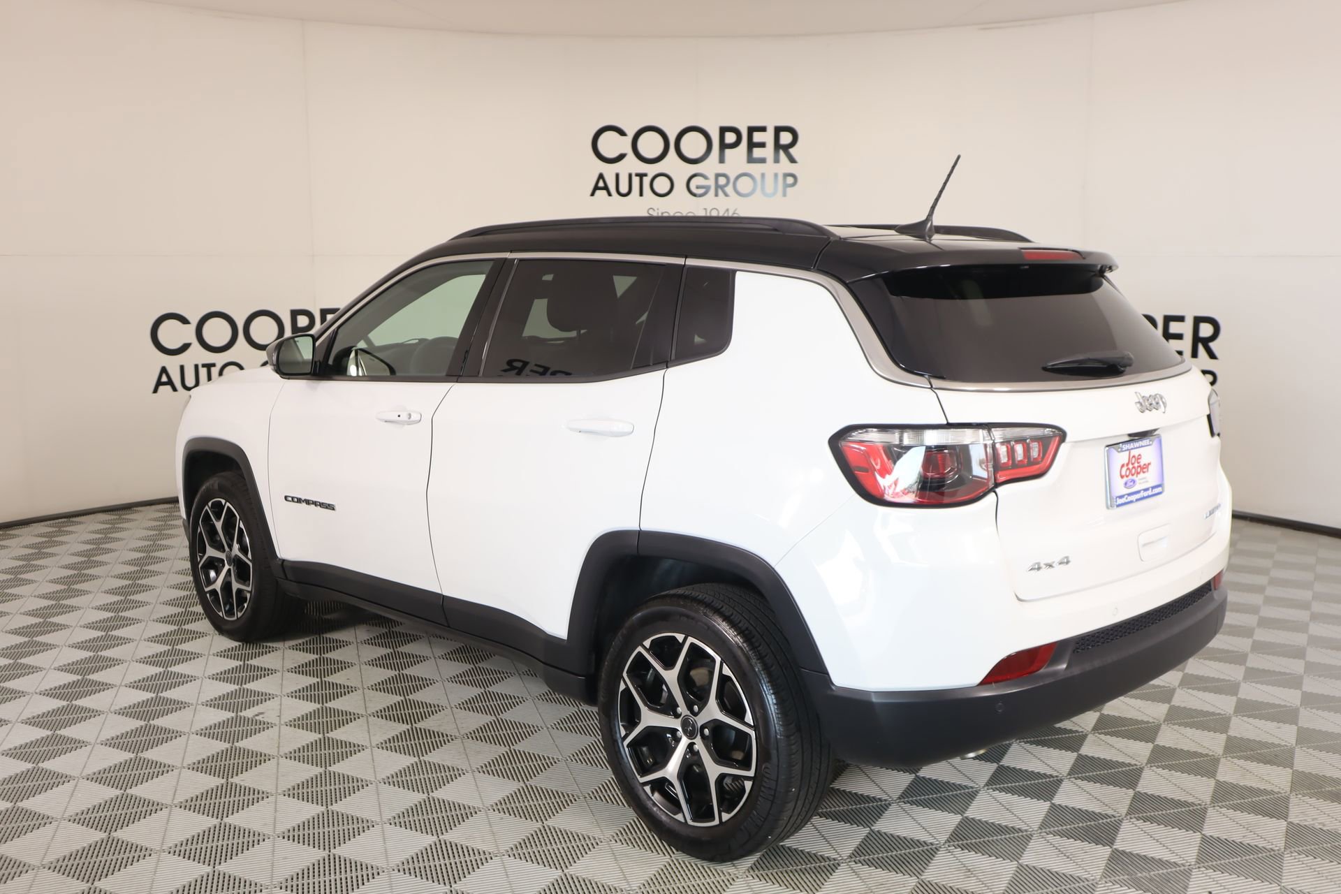 Used 2025 Jeep Compass Limited image 22