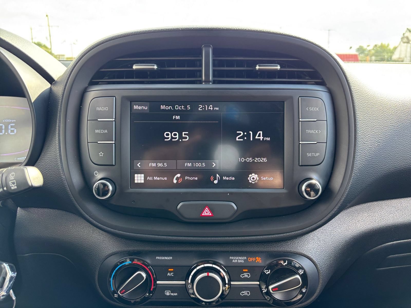 Used 2025 Kia Soul LX w/ LX Technology Package FWD image 16