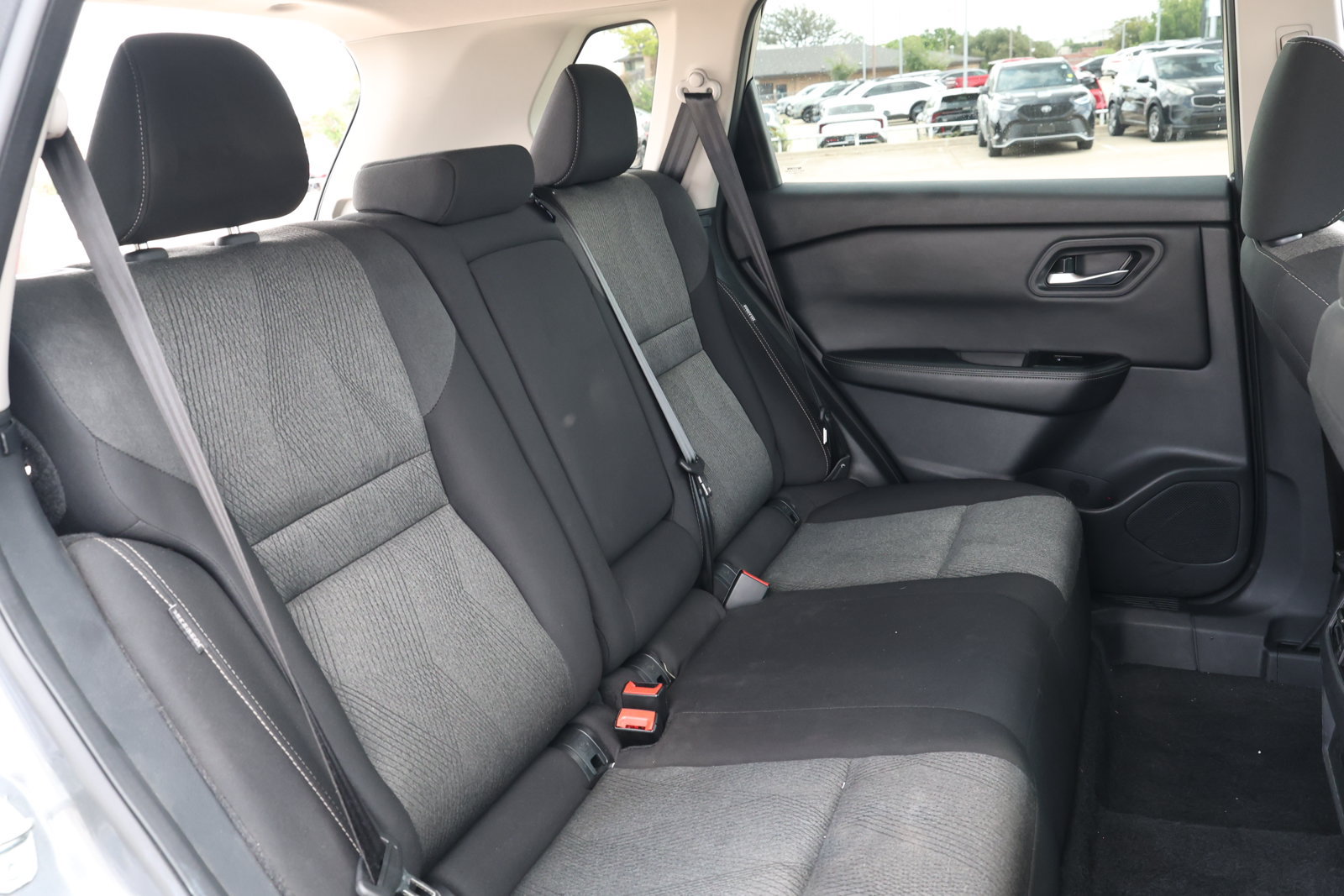 Used 2025 Nissan Rogue SV AWD/4WD image 32
