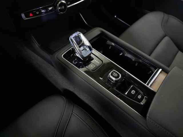Certified 2025 Volvo XC90 B5 Plus AWD/4WD image 33
