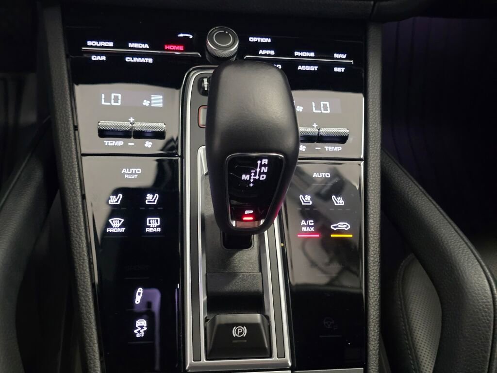 Certified 2023 Porsche Cayenne Platinum Edition AWD/4WD image 16