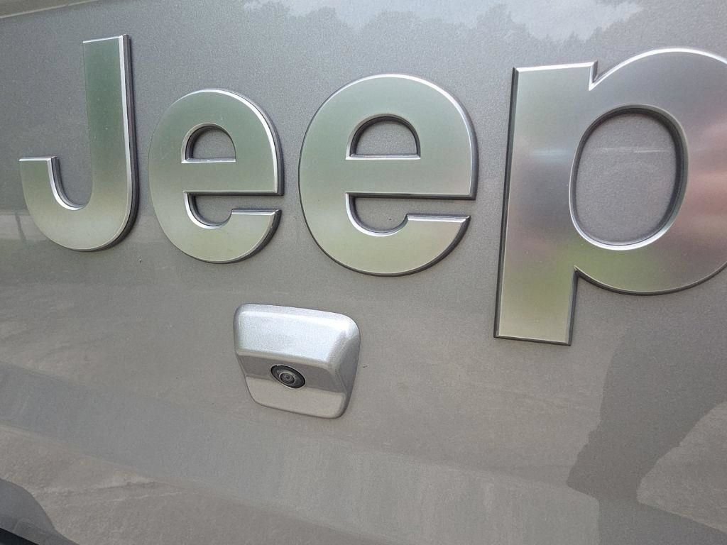 Used 2020 Jeep Gladiator Overland w/ LED Lighting Group AWD/4WD image 32