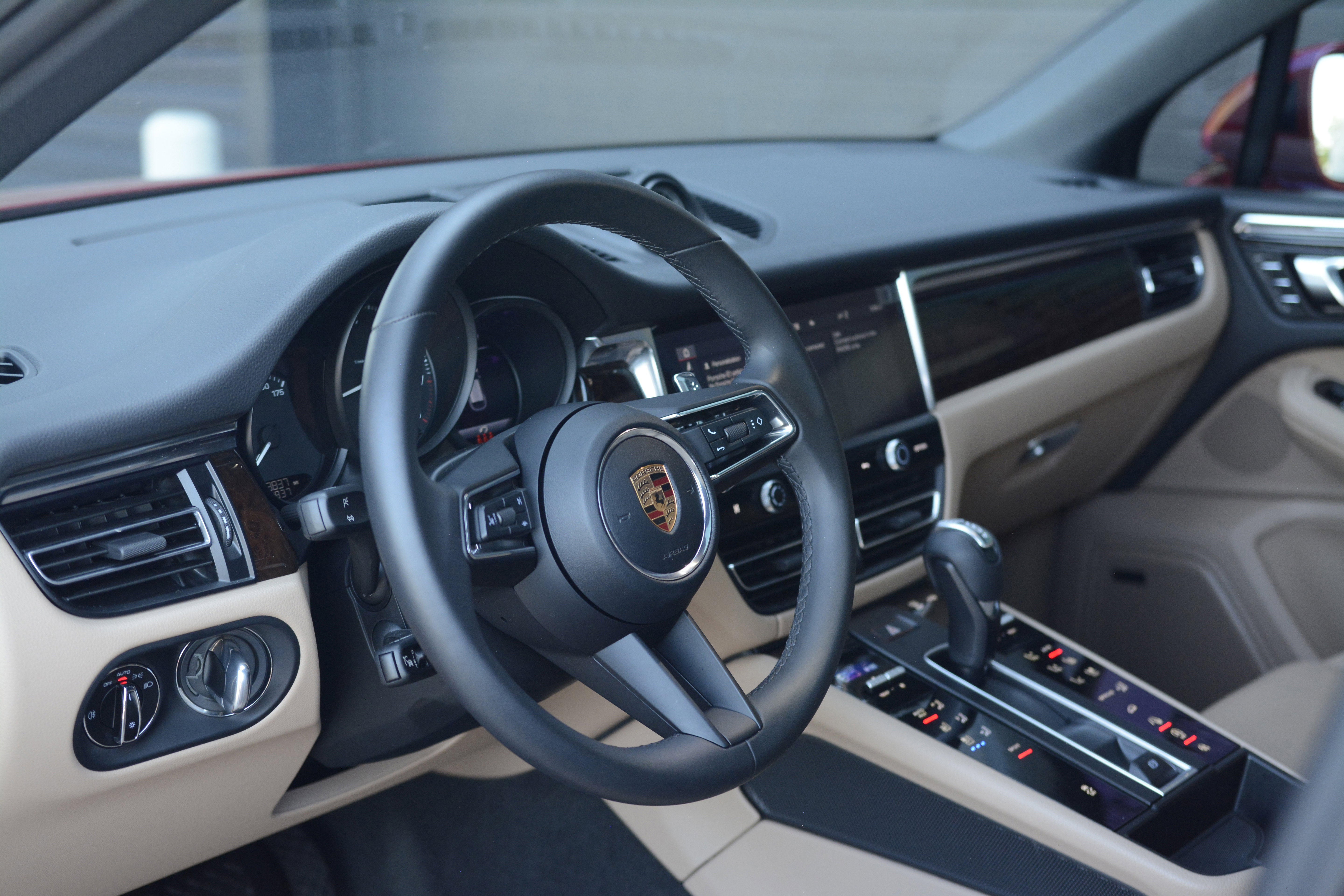 Used 2026 Porsche Macan AWD/4WD image 4