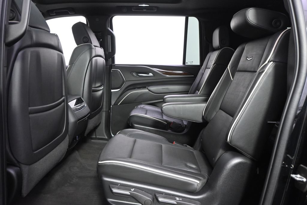 Used 2022 Cadillac Escalade ESV Premium Luxury w/ Performance Package AWD/4WD image 22
