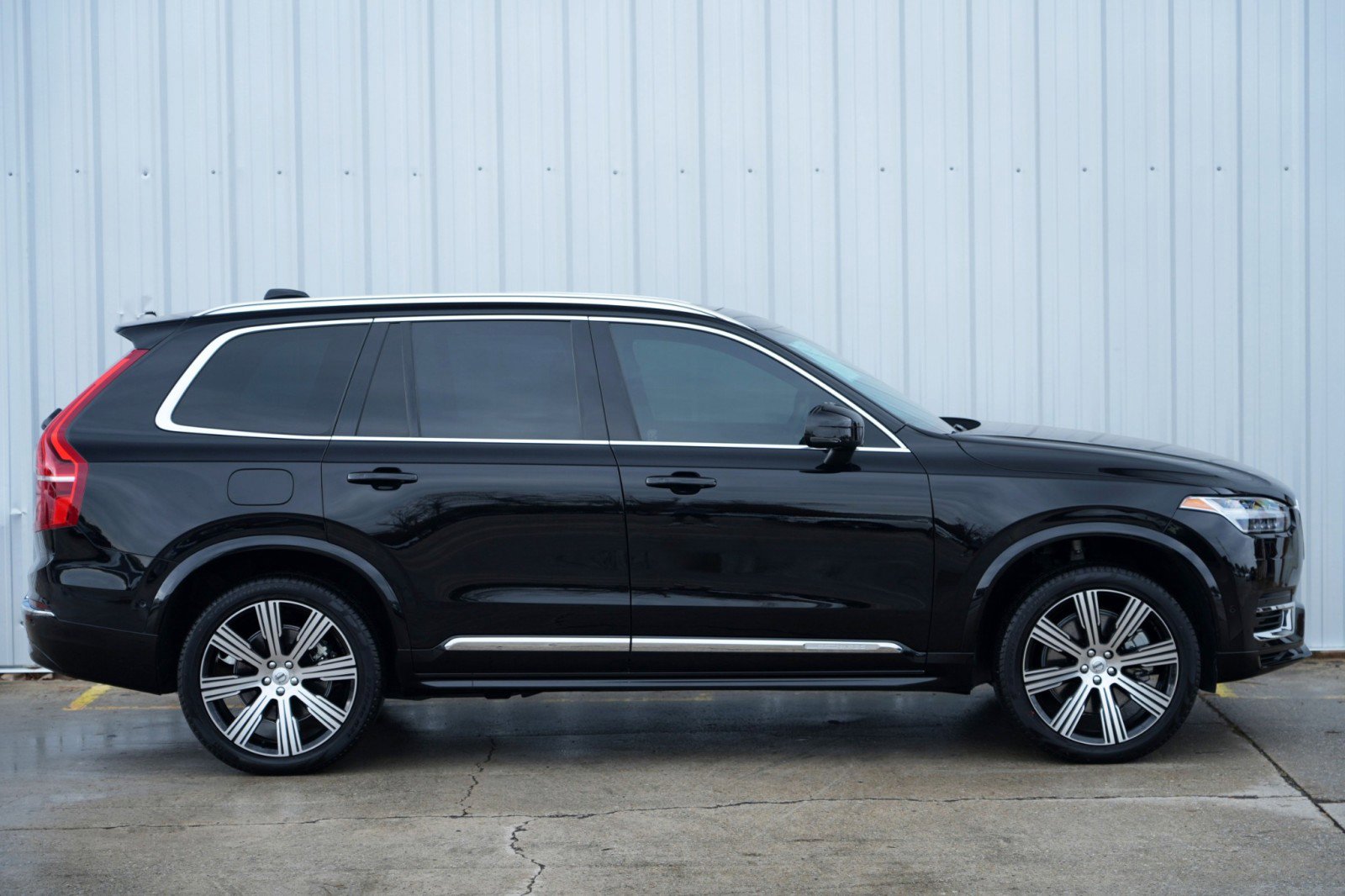 Used 2024 Volvo XC90 T8 Ultimate w/ Lounge Package image 53