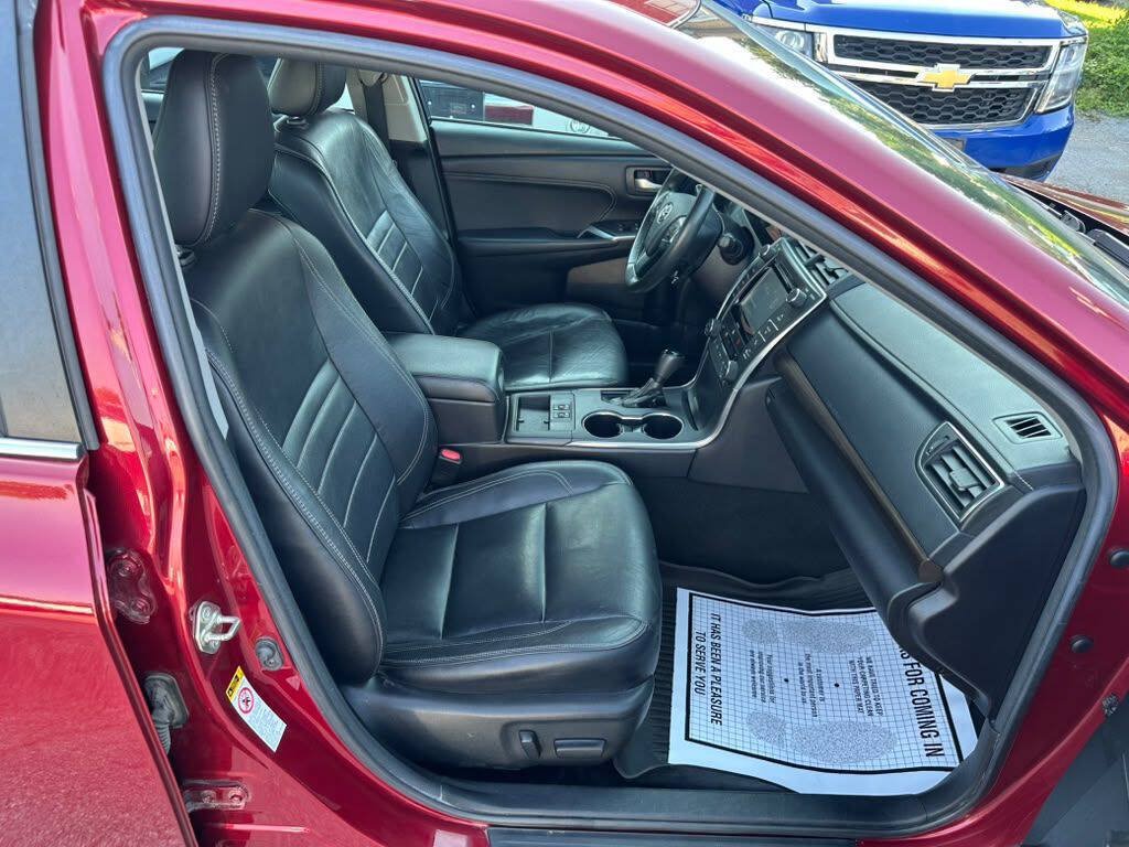 Used 2017 Toyota Camry XLE w/ Convenience Package FWD image 19