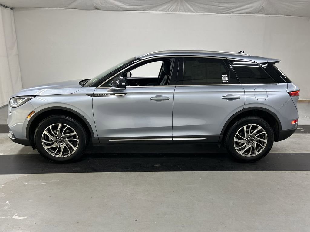 Used 2022 Lincoln Corsair Standard w/ Equipment Group 101A image 6