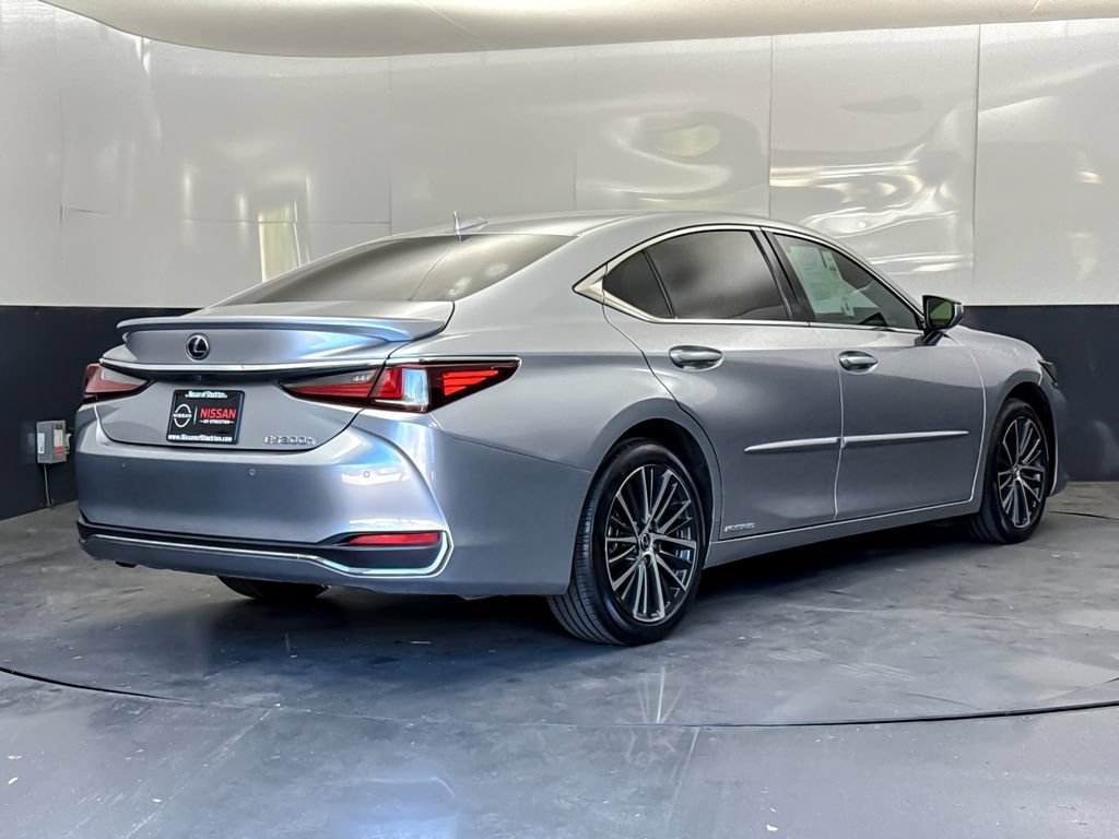 Used 2022 Lexus ES 300h w/ Premium Package FWD image 3