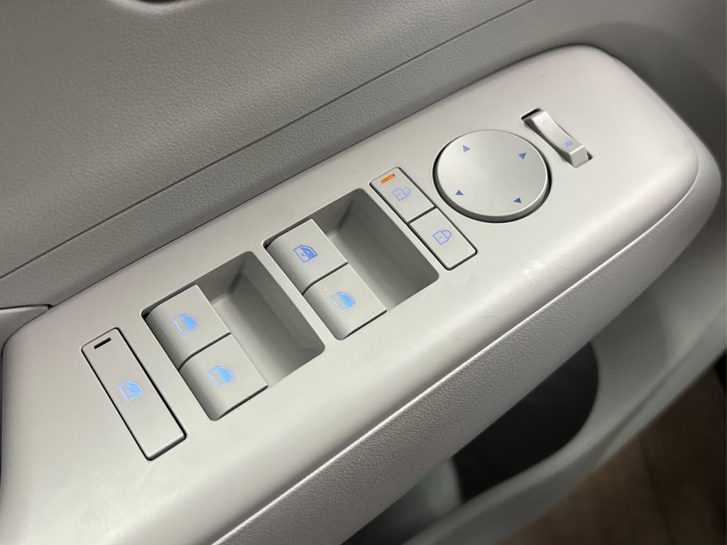 Certified 2025 Hyundai Kona SEL image 33