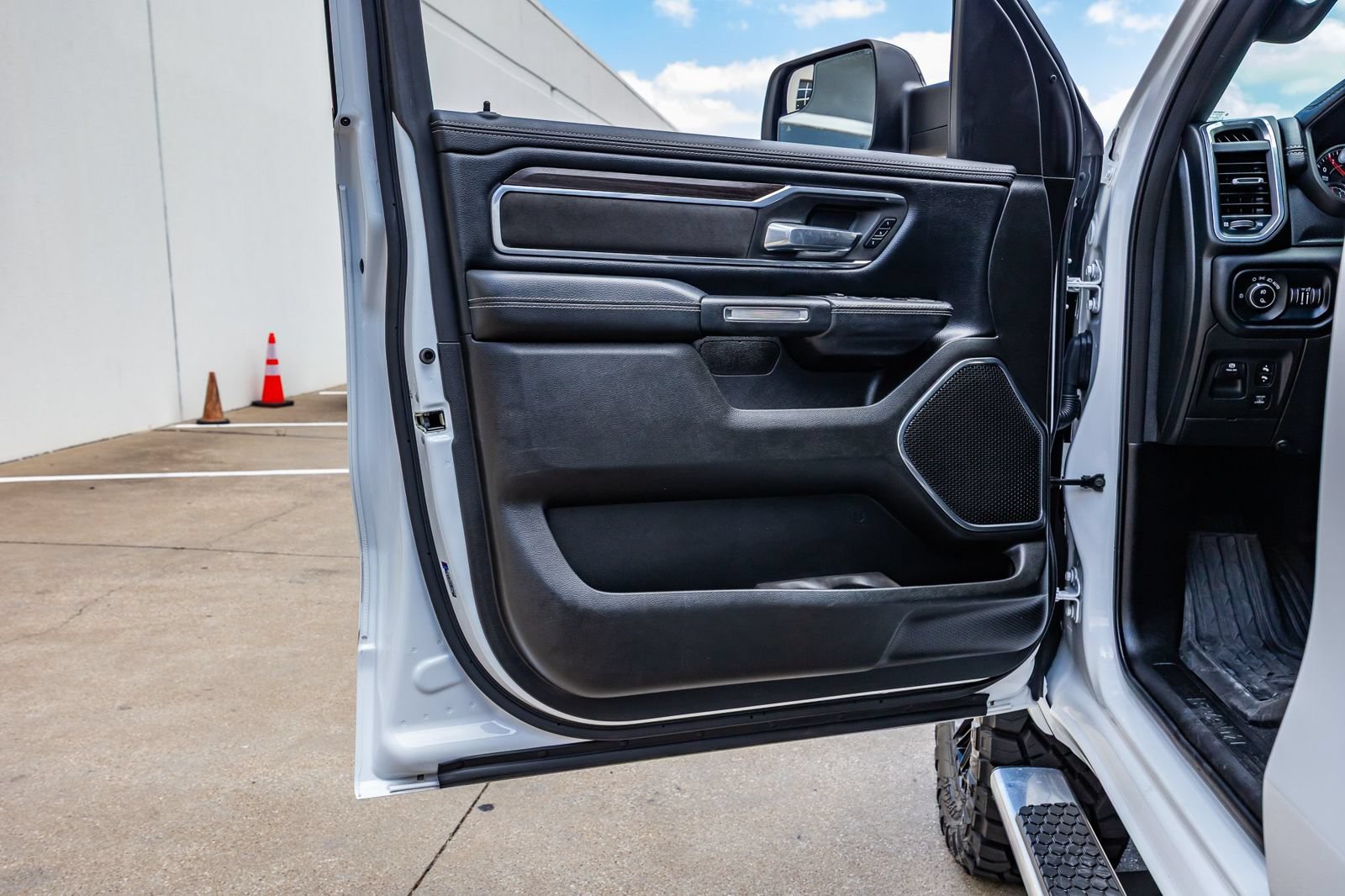 Used 2025 RAM 1500 Laramie w/ Sport Appearance Package AWD/4WD image 37