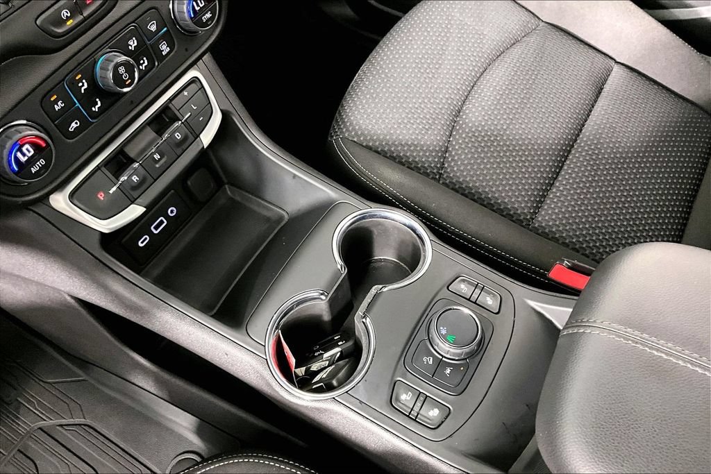 Used 2024 GMC Terrain SLE w/ Driver Convenience Package FWD image 17
