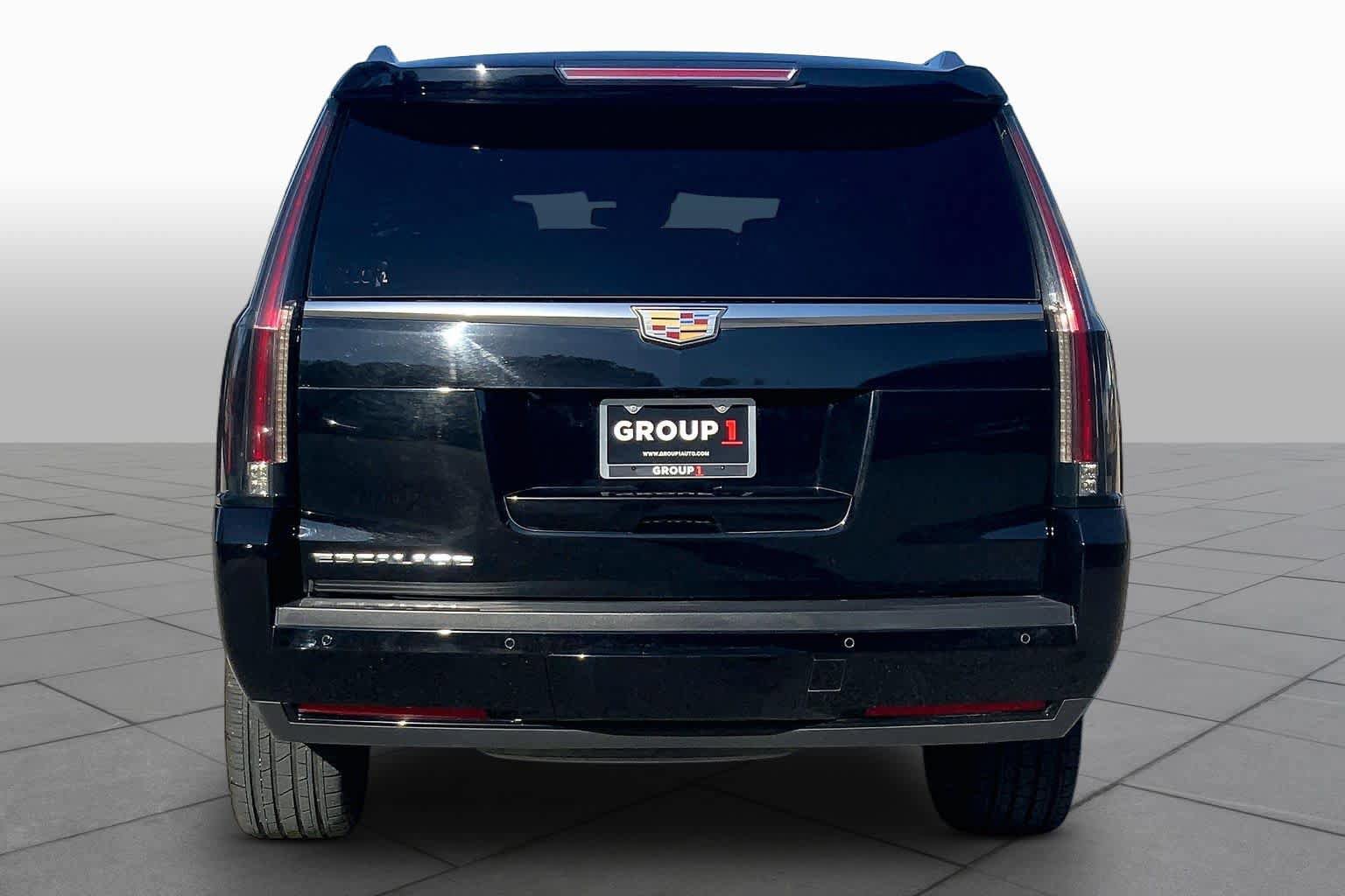 Used 2016 Cadillac Escalade Platinum AWD/4WD image 5