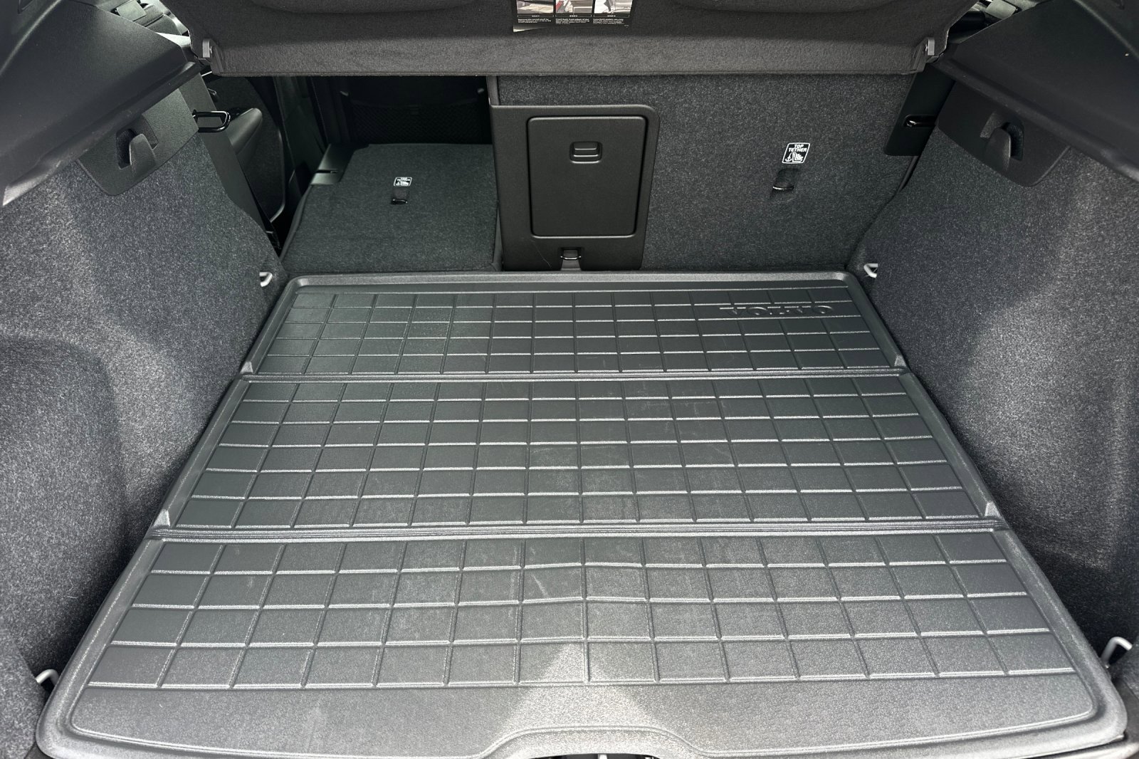 Certified 2024 Volvo XC40 Recharge Core w/ Protection Package Premier AWD/4WD image 16