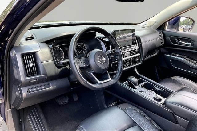 Used 2023 Nissan Pathfinder SL AWD/4WD image 12