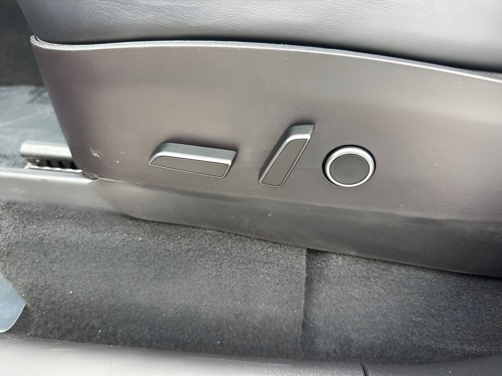 Used 2022 Tesla Model Y Long Range image 10