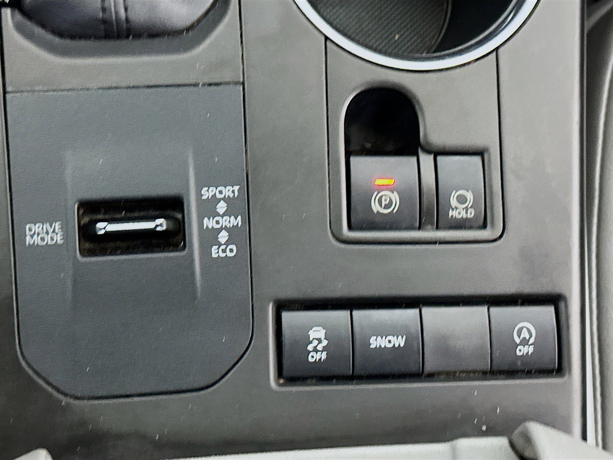 Used 2020 Toyota Highlander XLE image 26