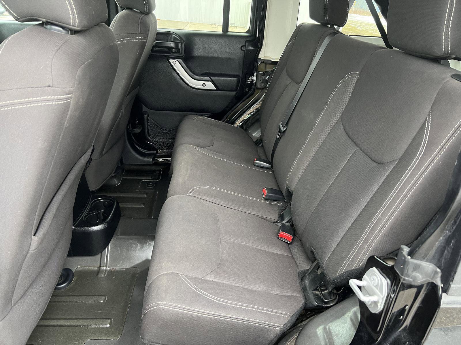 Used 2017 Jeep Wrangler Unlimited Sahara w/ Connectivity Group image 24