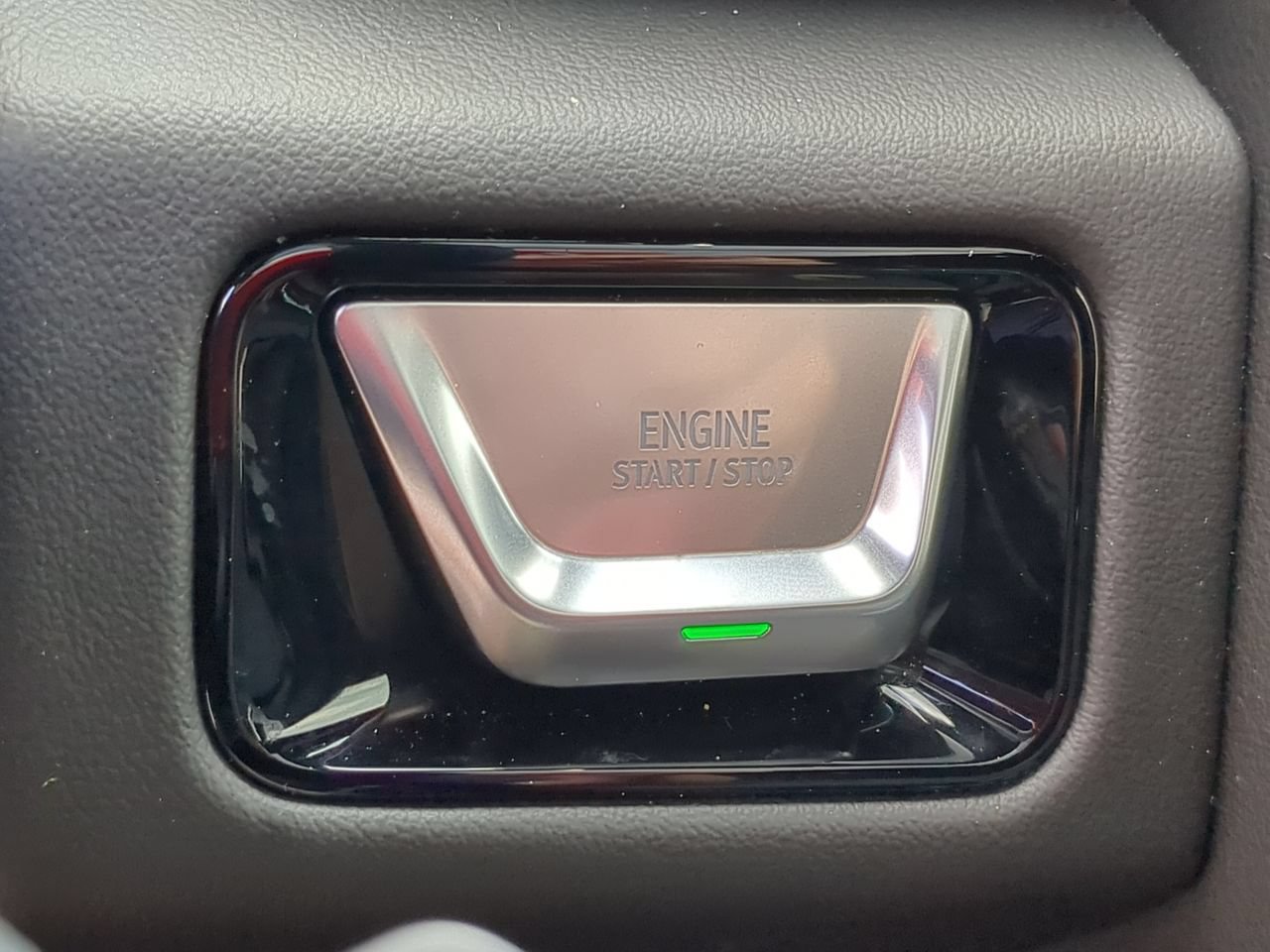 Used 2025 GMC Yukon AT4 w/ AT4 Premium Package AWD/4WD image 17