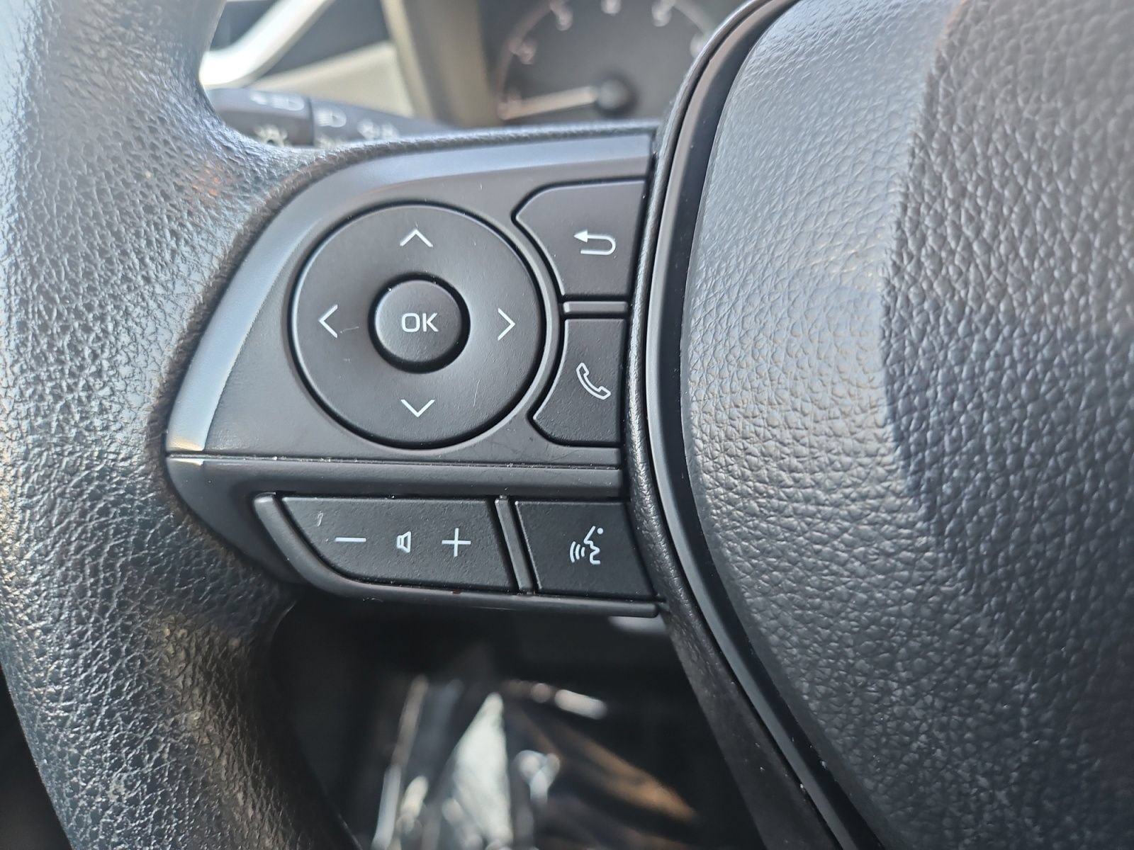 Used 2025 Toyota Corolla LE w/ Convenience Package FWD image 30