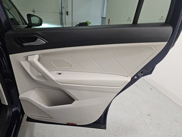 Used 2023 Volkswagen Tiguan SE w/ Panoramic Sunroof Package AWD/4WD image 32