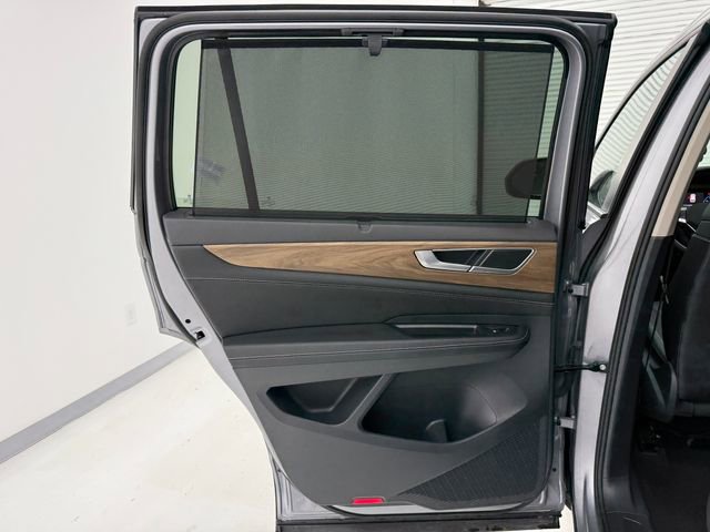 Used 2025 Volkswagen Atlas SE FWD image 35