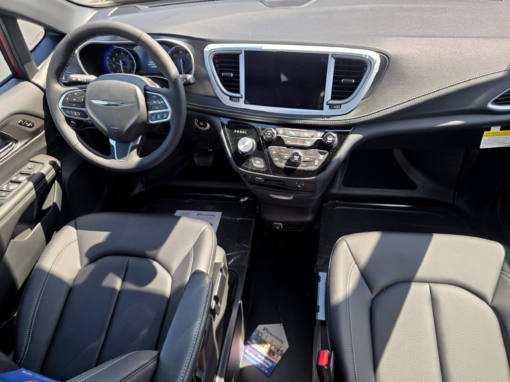 Used 2026 Chrysler Pacifica Select FWD image 22