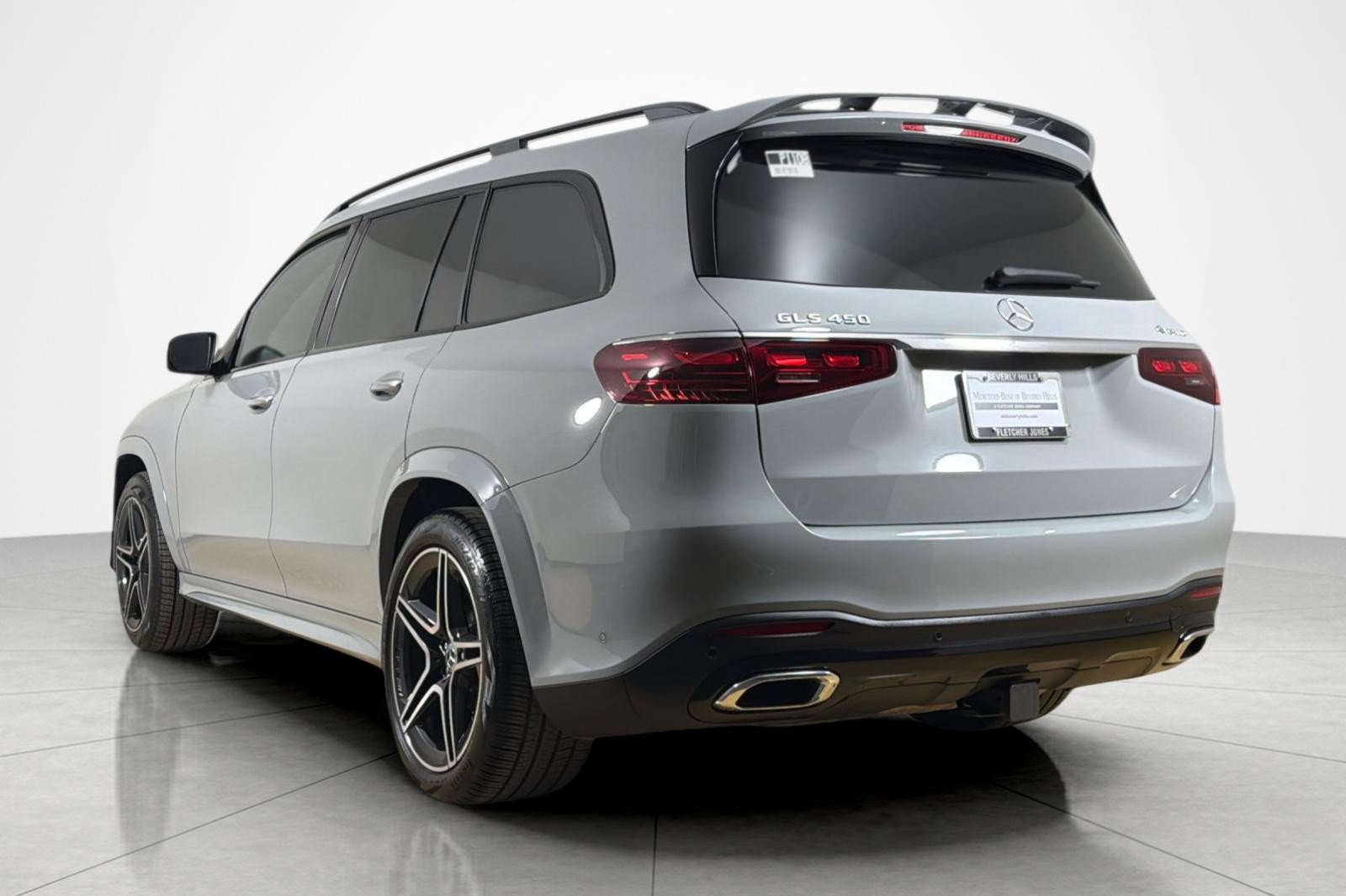 Used 2024 Mercedes-Benz GLS 450 4MATIC image 3