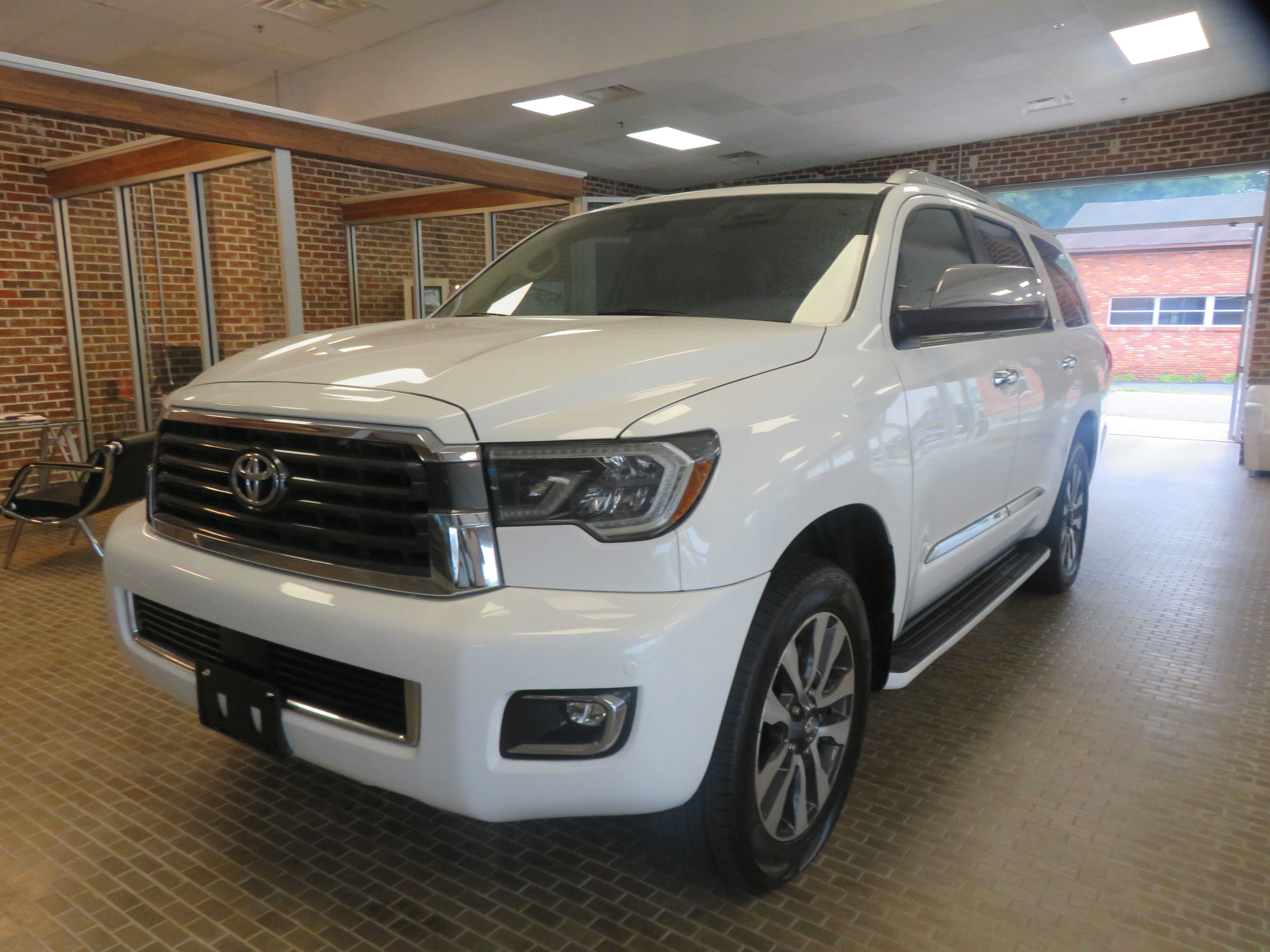 Used 2018 Toyota Sequoia Limited w/ Safety & Convenience Package AWD/4WD image 1