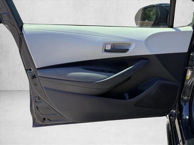 Used 2022 Toyota Corolla LE FWD image 11