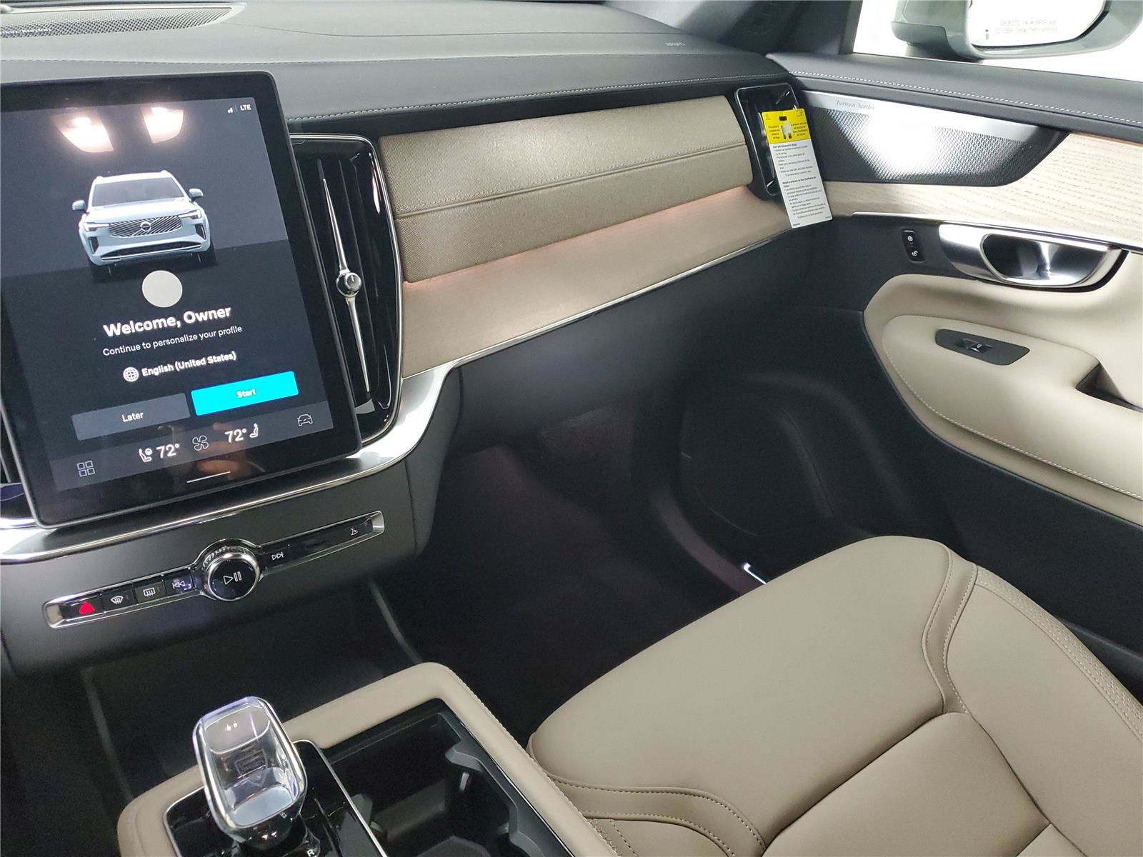 New 2026 Volvo XC90 B6 Plus w/ Protection Package Premier AWD/4WD image 18