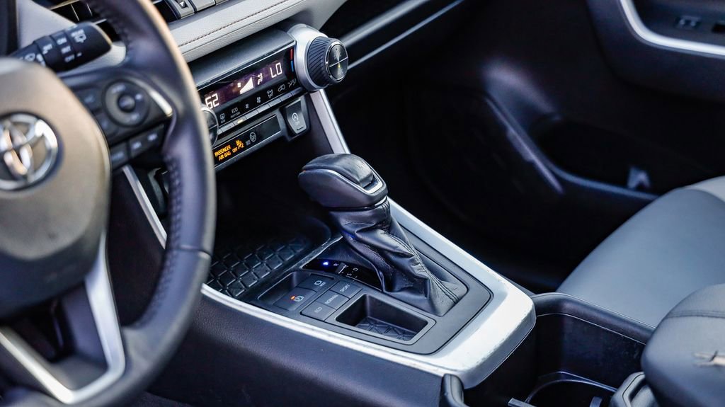 Used 2022 Toyota RAV4 XLE Premium image 24