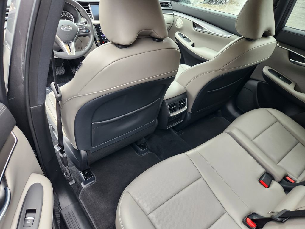 Used 2025 INFINITI QX50 Luxe w/ Accent Package image 14