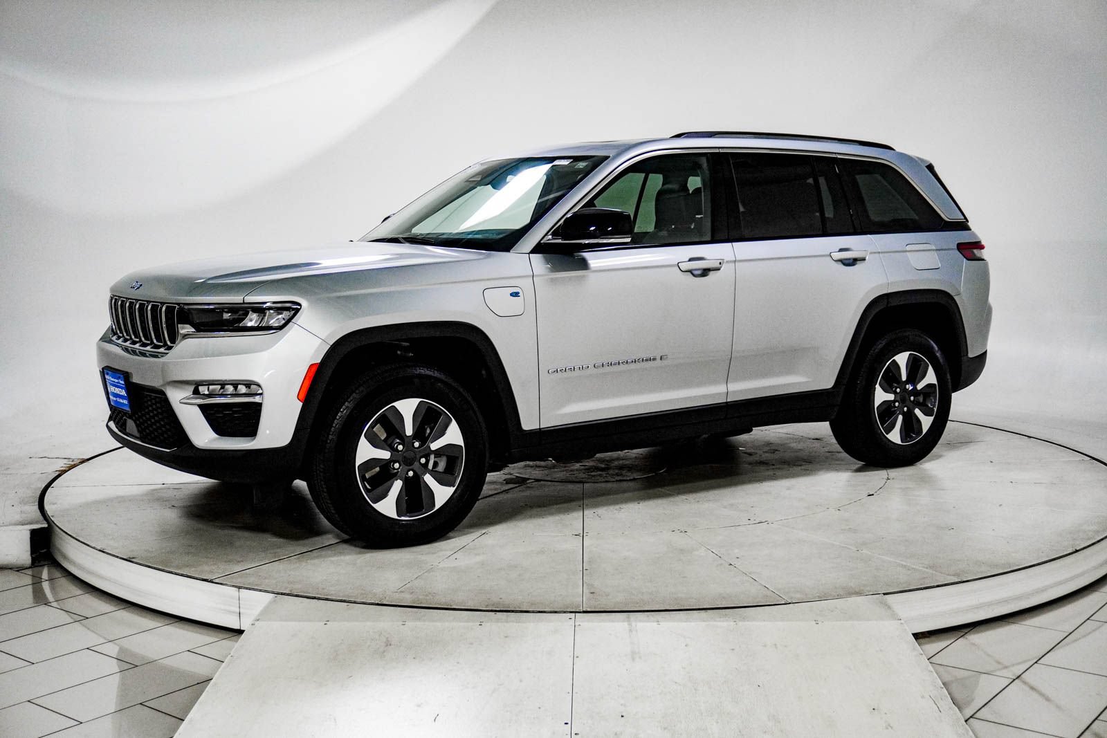 Used 2022 Jeep Grand Cherokee Limited 4xe AWD/4WD image 3