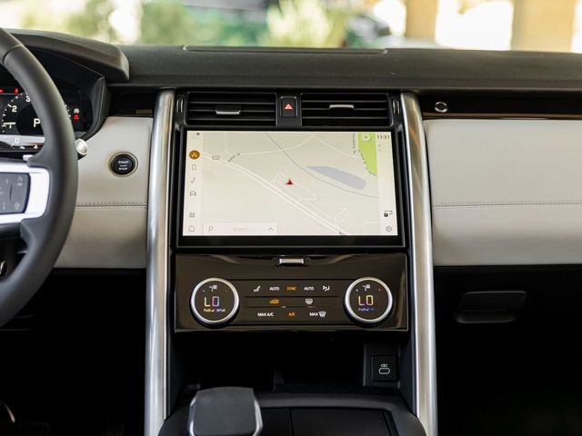 Used 2025 Land Rover Discovery S image 18