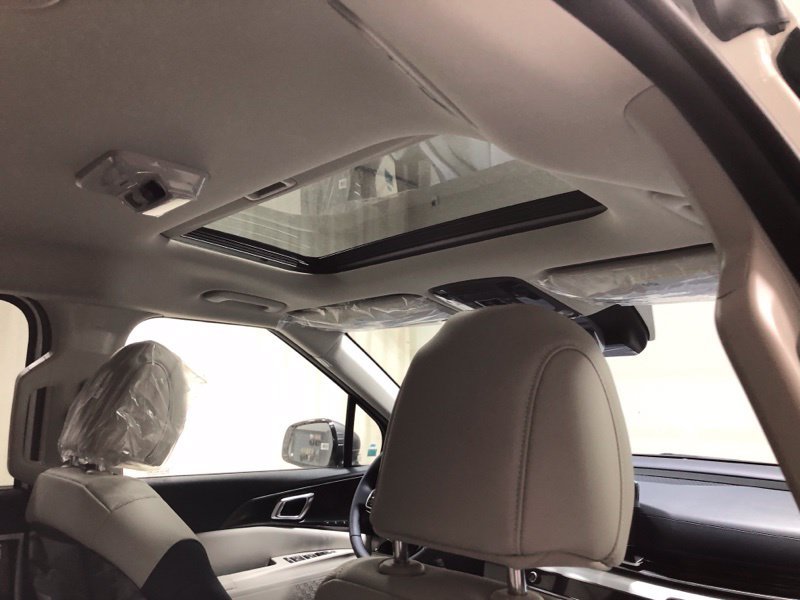 New 2026 Kia Carnival SX w/ SX Dark Edition Package FWD image 13