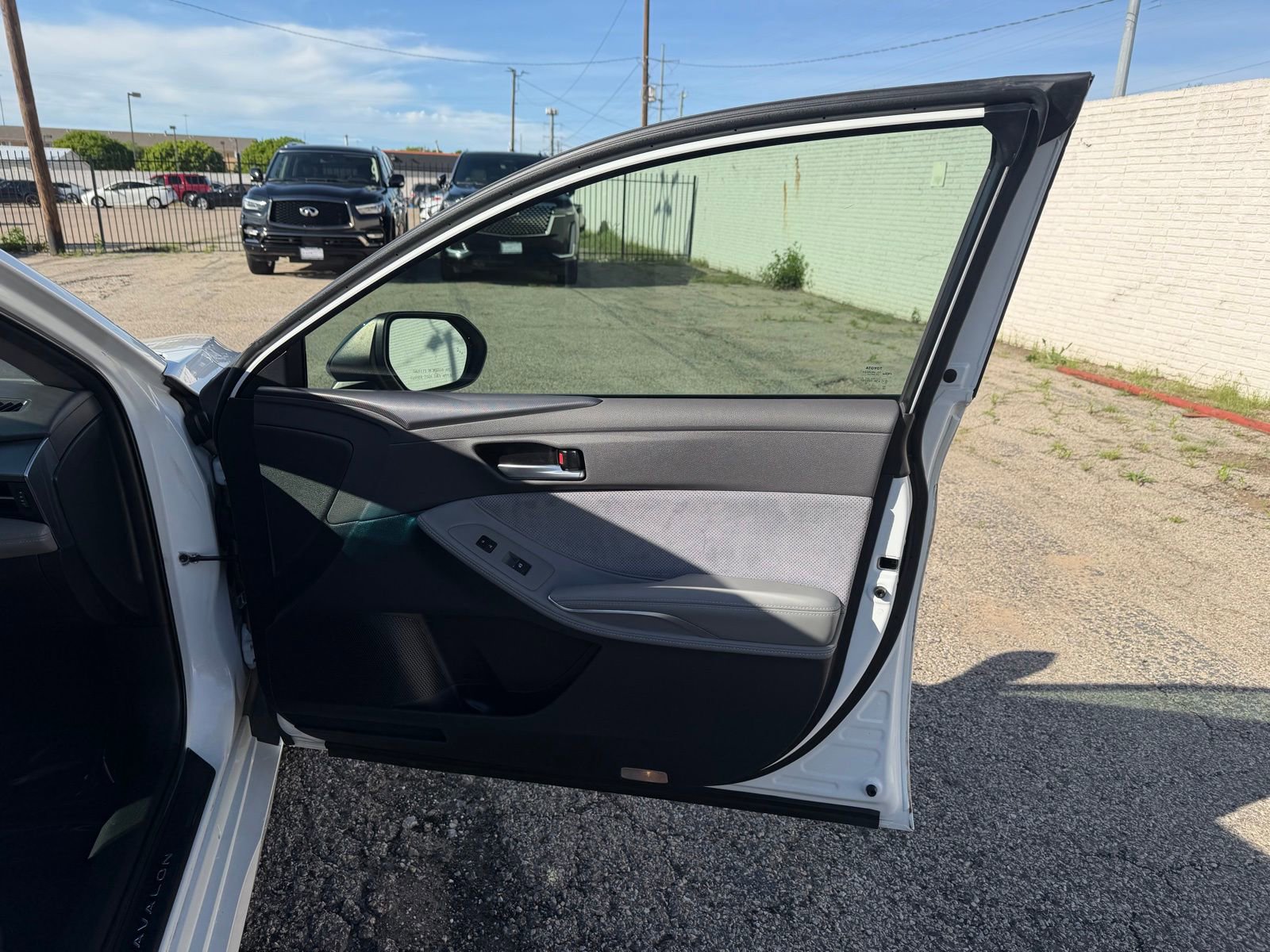 Used 2019 Toyota Avalon XSE FWD image 25